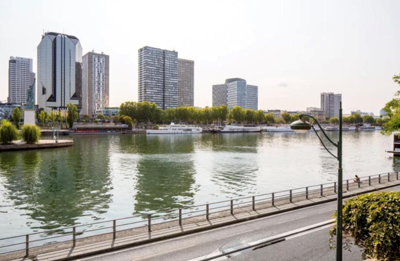 Bright 1Bedroom Apartment Centrally Located With Most Beautiful Views From Seine At 10 Minutes Walking From Beaugrenelle Shopping Mall And Eiffel Tower Paris Exterior foto